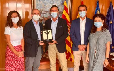 El Ayuntamiento de El Campello recibe el premio por hábitos saludables en el trabajo