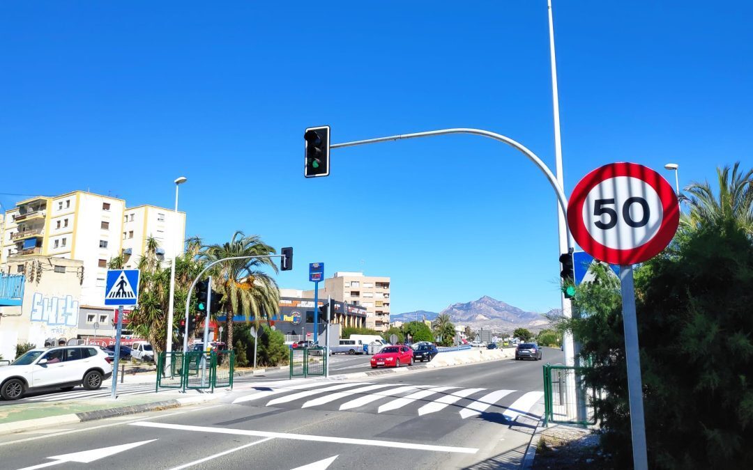 Nuevo paso con semáforo en la Avenida Miguel Hernández de Sant Joan