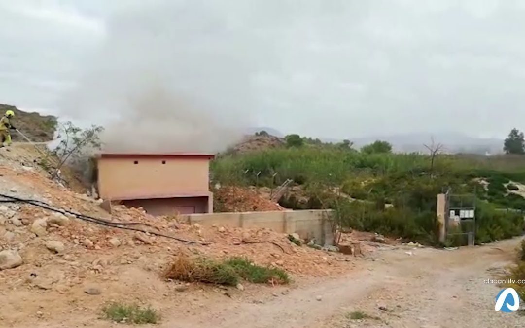 La rápida intervención de los Bomberos evita males mayores en la Pirotécnica Alicantina