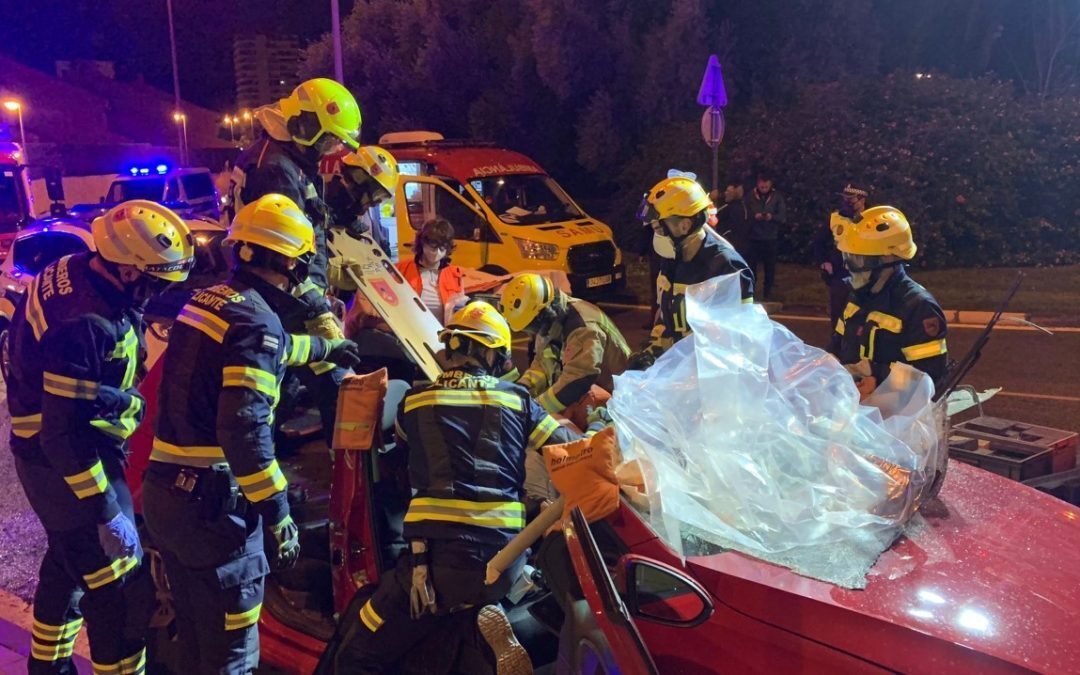 Policía Local y Bomberos intervienen en tres accidentes graves en Alicante 