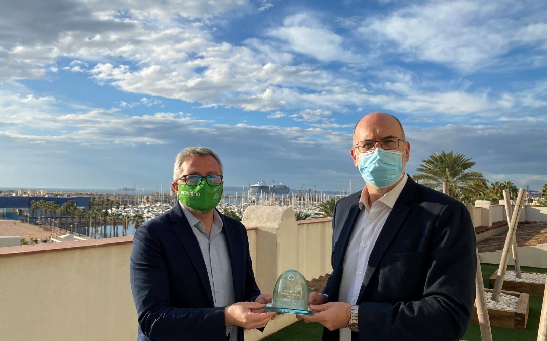 Ecovidrio premia a Alicante por superar el reto de las Banderas Verdes