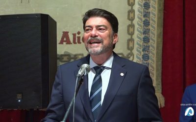 Centenares de personas participan en la jornada ‘Educar en Familia’ de la UA