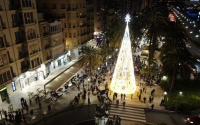 Alicante enciende la Navidad para impulsar las compras en el comercio local