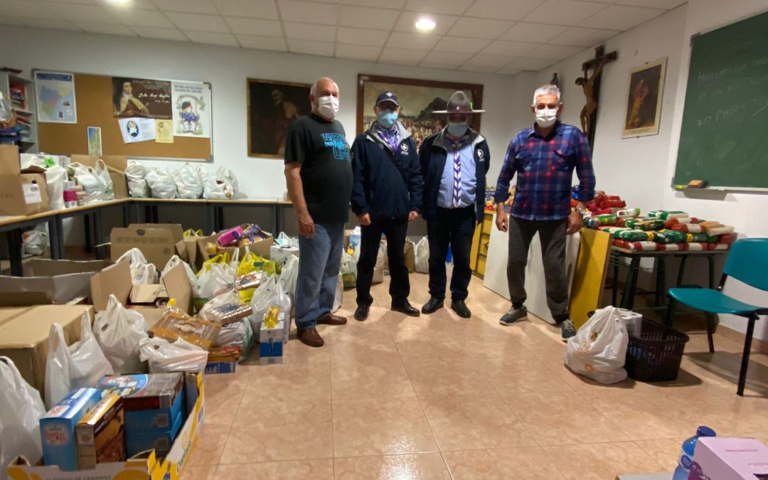 Los Scouts y Protección Civil llenan de alimentos la sede  de Cáritas en El Campello