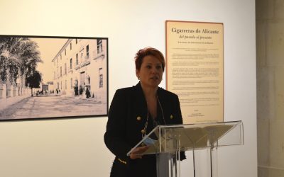 Una exposición homenajea a las cigarerras por el trabajo y los derechos de la mujer en Alicante
