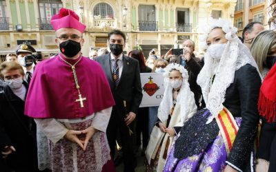 El equipo de Gobierno arropa al obispo Munilla durante la Misa de Recepción