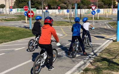 Los escolares aprenden seguridad vial en el Parque Infantil de Tráfico de El Campello
