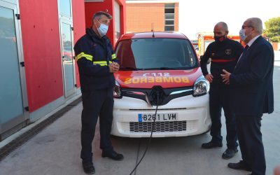 Los Bomberos del SPEIS se suben a los vehículos eléctricos en Alicante 