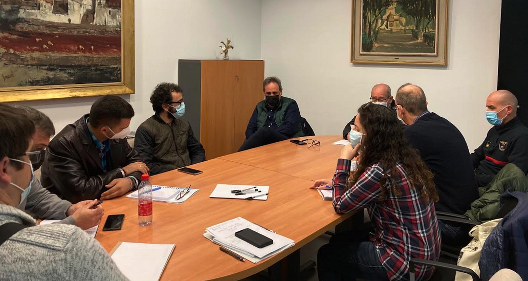 Ayuntamiento, Federació de Fogueres y técnicos acuerdan una plantà segura de las barracas