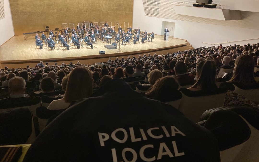 La Policía Local estrena su himno ‘Con la ciudad en la piel’ ante un millar de personas