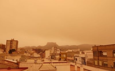 La borrasca ‘Celia’ tiñe de naranja el cielo de Alicante durante tres días