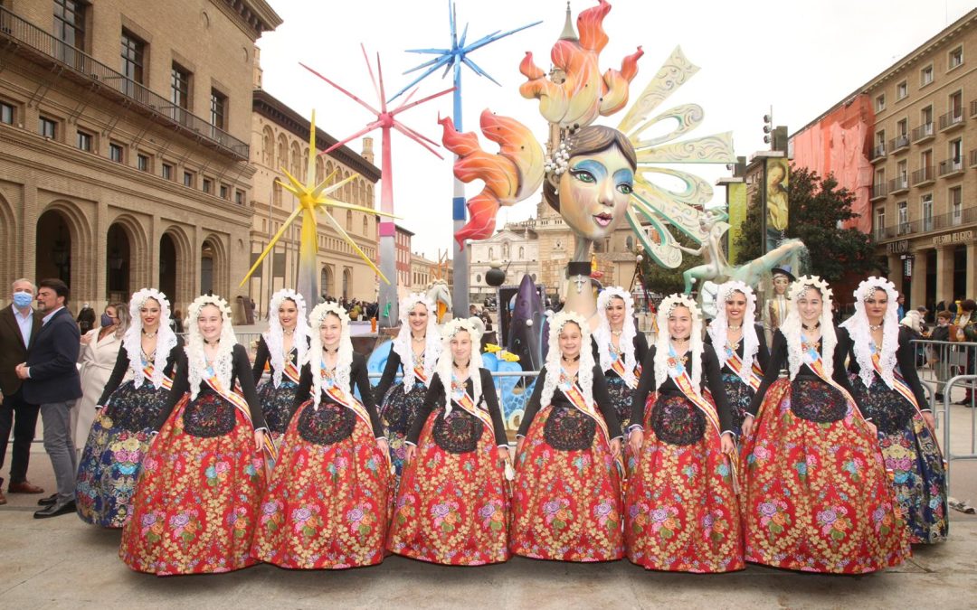 Las Convivencias de las Belleas convierten las calles de Zaragoza en un mar de mantillas