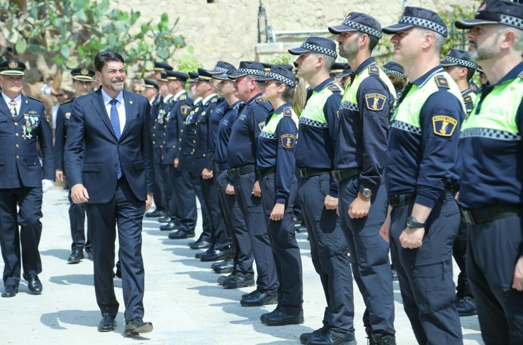 Barcala estudia la suspensión cautelar de las oposiciones de la Policía Local