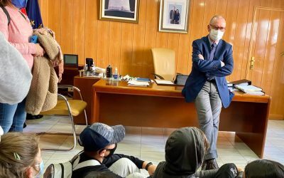 Alumnos del colegio Rafael Altamira visitan el Ayuntamiento El Campello