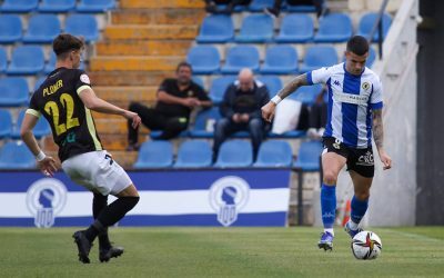 El Hércules supera con claridad al Poli Ejido (2-0) y se mantiene con vida en la lucha por el liderato