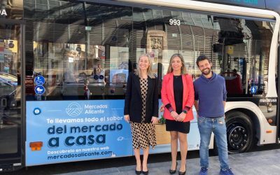 El logotipo del Centenario del Mercado ya circula en los autobuses