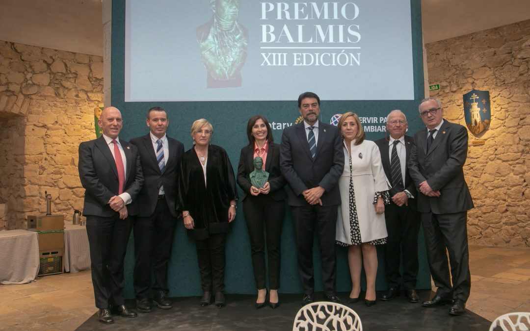 El alcalde ensalza el compromiso de Elia Torroella, galardonada con el Premio Balmis