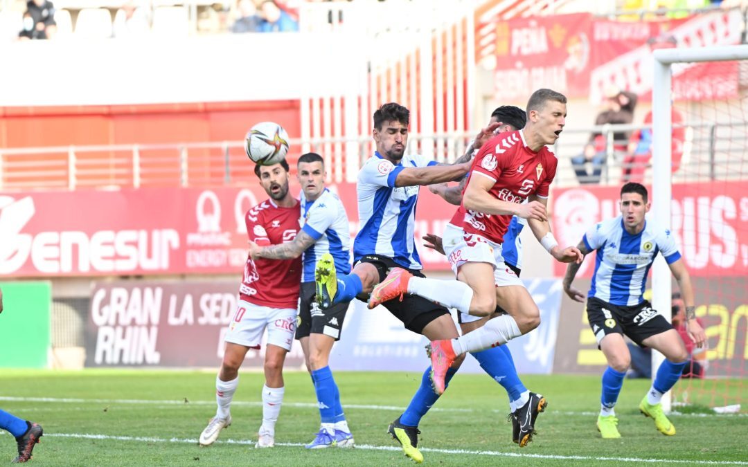 El Hércules se deja dos puntos en Murcia tras un penalti infantil en el descuento