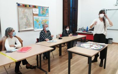 Tercera Edad  de El Campello anima a los mayores a participar en el juego «Nada Trivial»