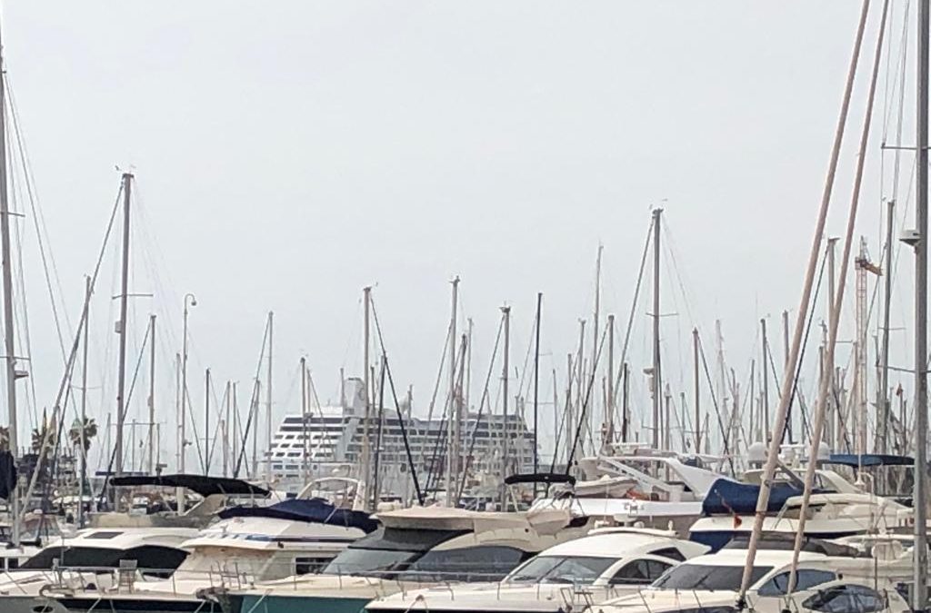 Alicante recibe a 3.600 cruceristas en Semana Santa que dejarán 180.000 € en la ciudad
