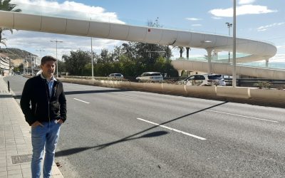 El PSOE denuncia que el ascensor de la pasarela del Postiguet continúe abierto