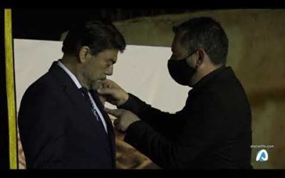 El alcalde de Alicante recibe la Insignia de Oro de la Hermandad de Santa Cruz