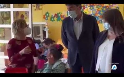 Barcala y Llopis realizan la tradicional visita al Centro San Rafael