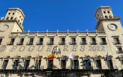 Alicante refuerza su iluminación ante el regreso de les Fogueres de Sant Joan