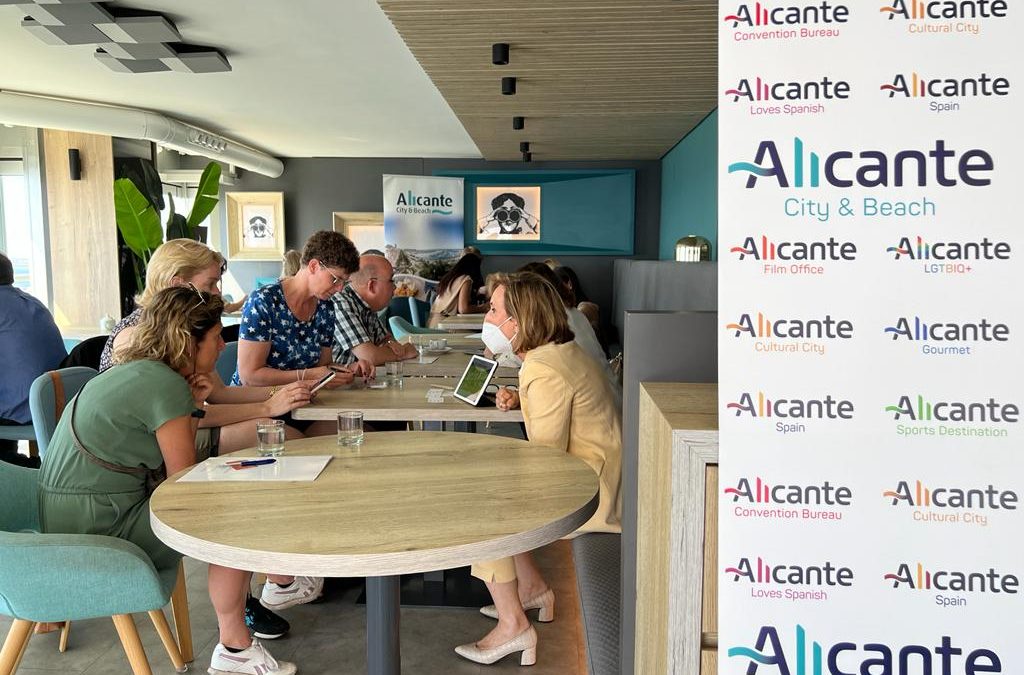 Agentes de viajes de Países Bajos visitan Alicante como destino para sus clientes