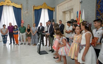 Barcala destaca la “implicación“ de los alumnos en las ‘Fogueres Escolars’