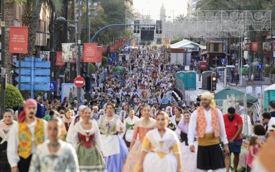 Homenaje a los 175 años de la Policía Local en la Entrada de Bandas de las Hogueras