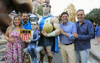 Barcala destaca el “compromiso con la Fiesta” de las hogueras de categoría Especial