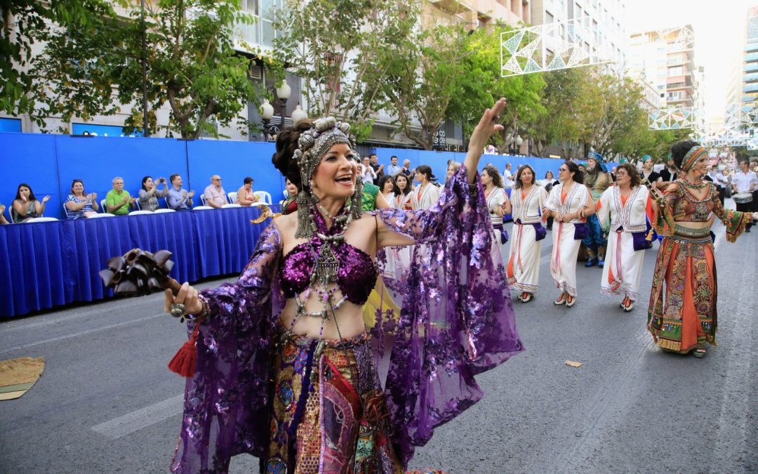 Barcala incide en la promoción que el Desfile Folclórico tiene para Alicante