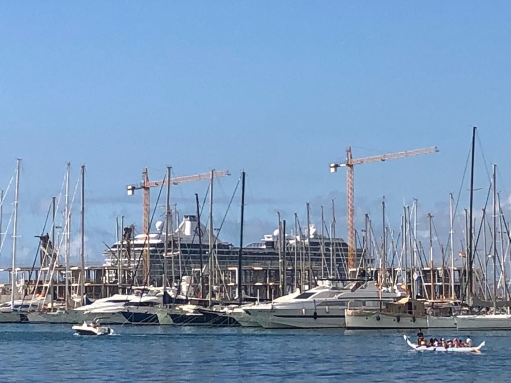 El buen clima, la música y dos cruceros llenan Alicante este fin de semana
