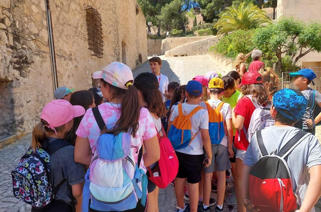 Más de 2.000 escolares visitan el Castillo de Santa Bárbara en el mes de mayo