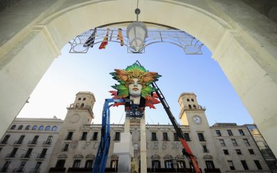 La colocación del remate de la Hoguera Oficial anticipa el inicio de la plantà