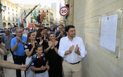 Barcala dicta un bando en el que llama a vivir con “entusiasmo y pasión” las Hogueras