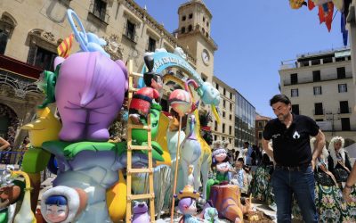 La plantà de las Hogueras Oficiales, reclamo promocional para Alicante