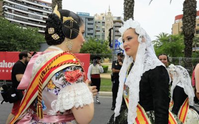 Truenos, terremotos y bombardeo aéreo doble en la tercera mascletà del concurso