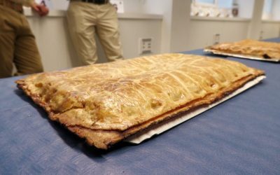 La coca amb tonyina, elemento esencial durante les Fogueres  de Sant Joan 