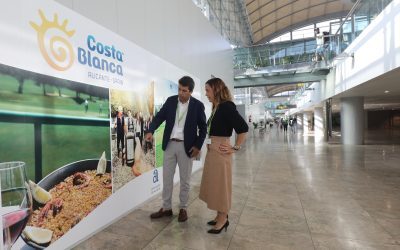 Campaña turística en el aeropuerto con un alcance de cinco millones de pasajeros