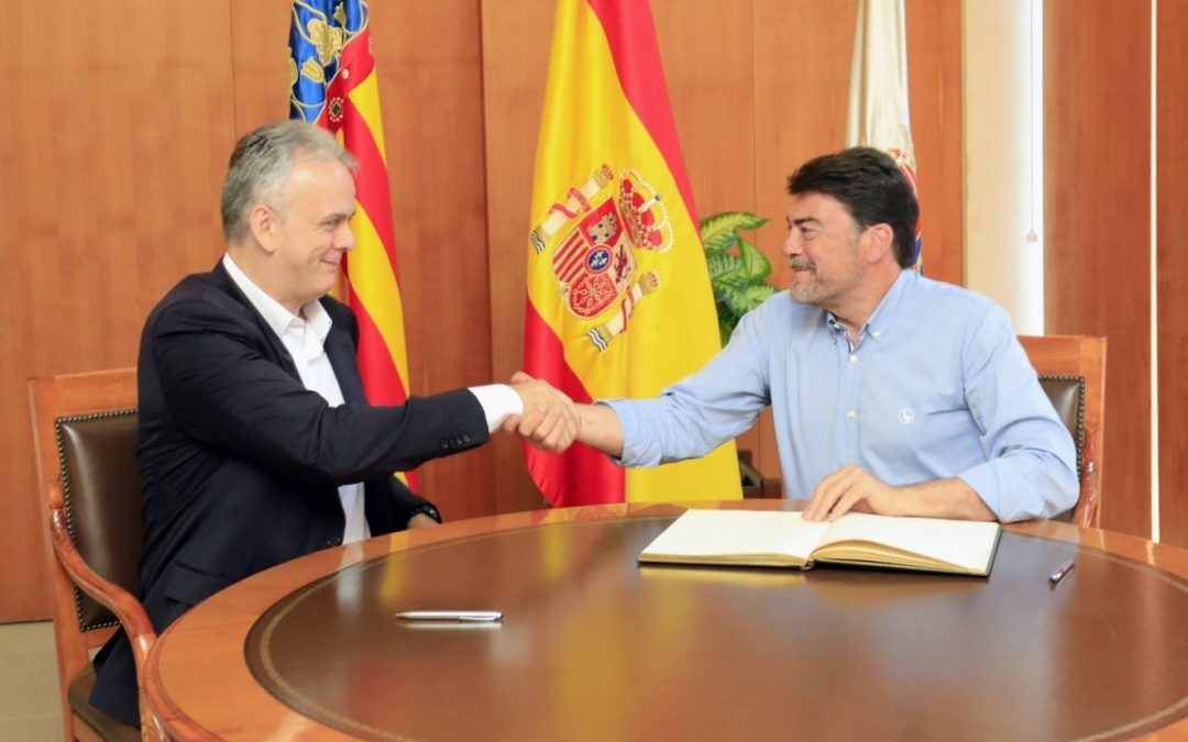 El Ayuntamiento y el Consell firman el convenio para finalizar las obras del Centro 14