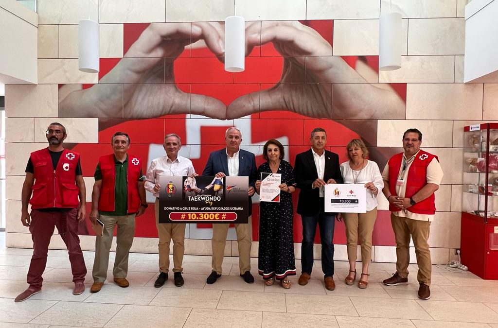 La RFET entrega 10.300 euros a Cruz Roja Alicante para los refugiados de la guerra en Ucrania