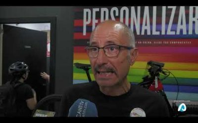 Decenas de personas pedalean por la diversidad en las calles de Alicante