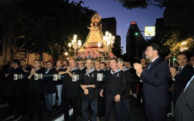 La Virgen del Remedio procesiona tres años después por las calles de Alicante