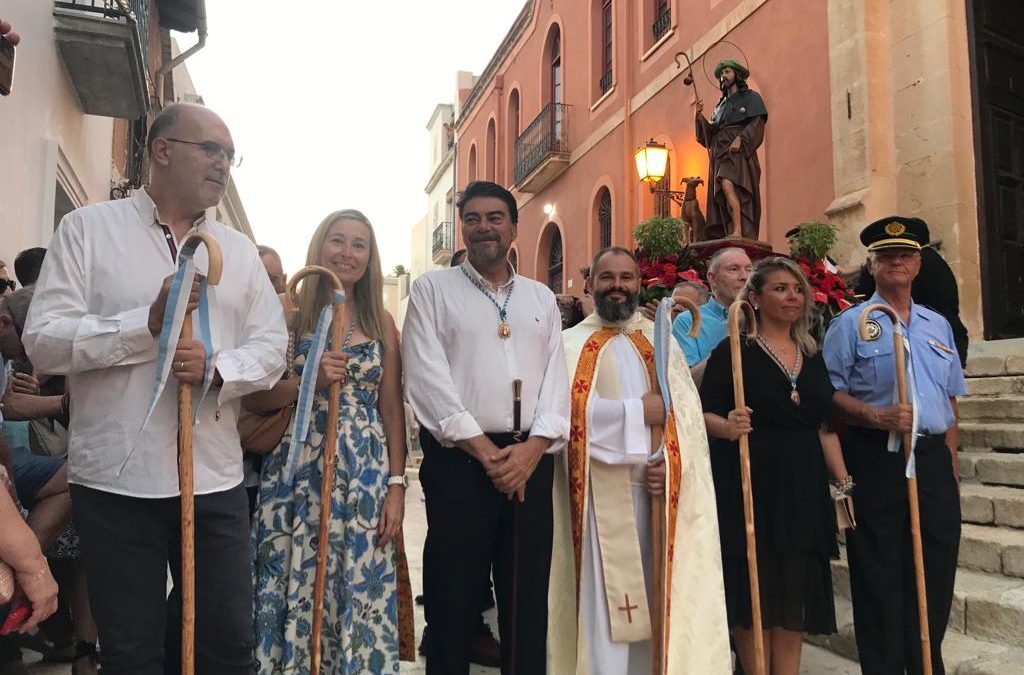 Barcala destaca el valor de las tradiciones en la Procesión de San Roque