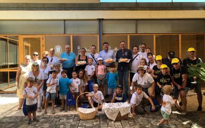 La Mayordomía de Fiestas del Raval Roig entrega el “panquemao” a Barcala