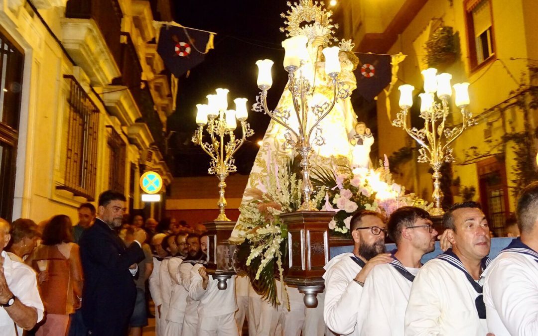 Barcala preside la “emotiva” procesión del Raval Roig con la Virgen del Socorro