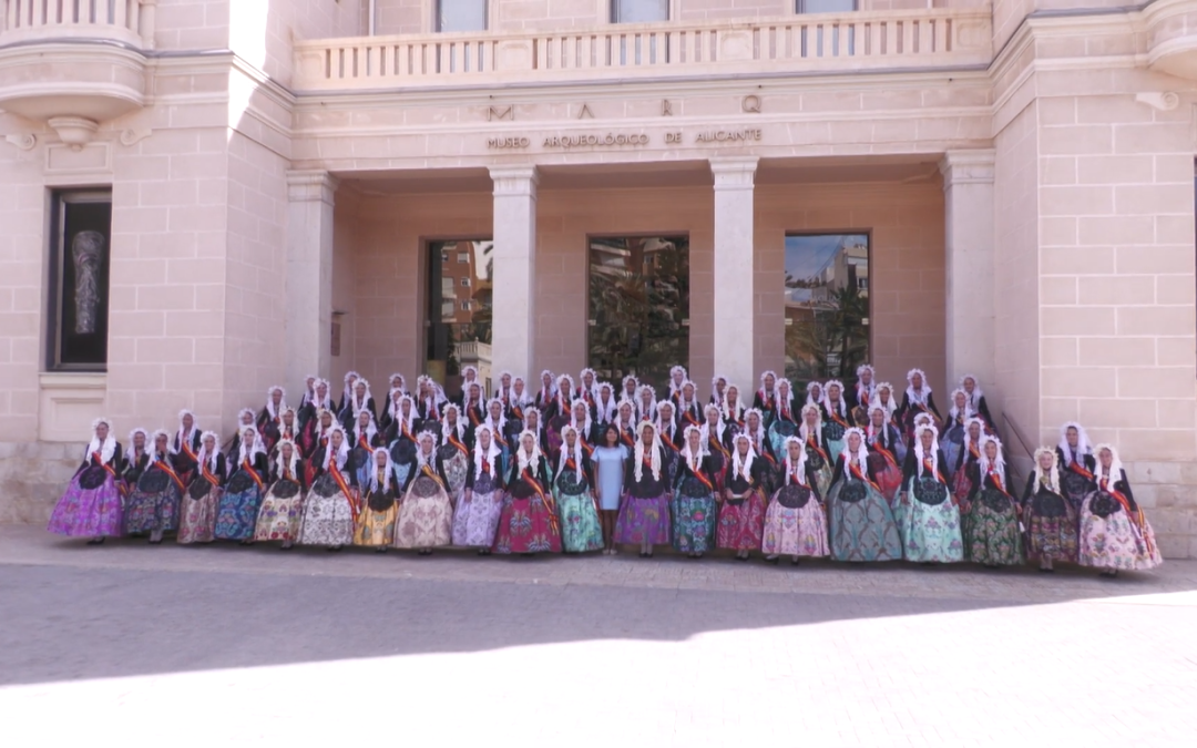 Las candidatas al título de Belleses del Foc Infantil visitan el MARQ