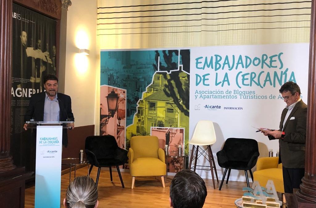 Barcala y Sánchez ensalzan la oferta de los apartamentos turísticos